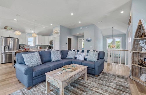 Monteray Shores House | The Blue Pearl: New Build, Private Pool, Rec Room, Hot Tub