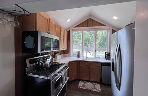 Antioch Cottage | The Blue Roof Cottage @ Cottages on Petite Lake