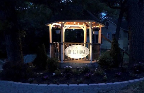 Antioch Cottage | The Blue Roof Cottage @ Cottages on Petite Lake