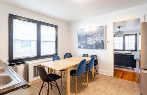 Brooklawn - St. Vincent Apartment | The Blue Sapphire 2BR 2 King beds & ample backyard