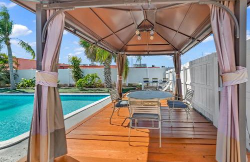 Largo Villa | The Blue Villa - Luxury Clearwater by BlueBellaEstate
