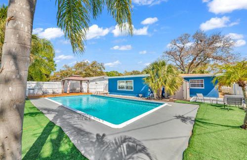 Largo Villa | The Blue Villa - Luxury Clearwater by BlueBellaEstate