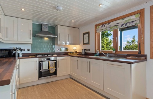 Penally Ski Chalet | The Bluebell - Luxury Lodge with Hot Tub