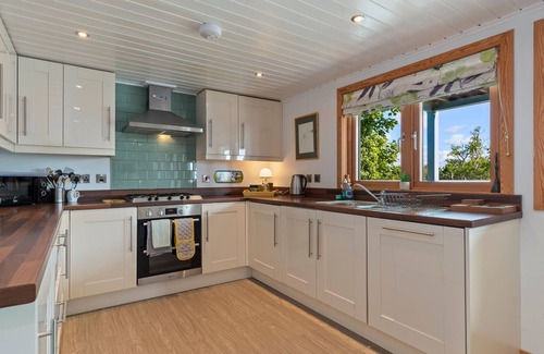 Penally House | The Bluebell - Luxury Lodge with Hot Tub