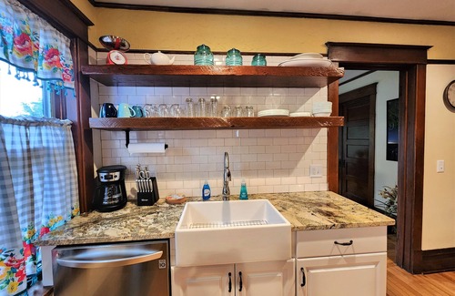 Baraboo House | The Bluebell Manor - Home theater- Walk to Downtown