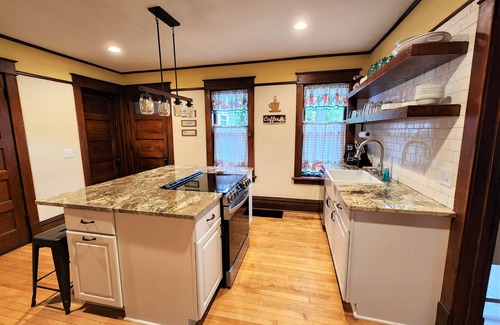 Baraboo House | The Bluebell Manor - Home theater- Walk to Downtown