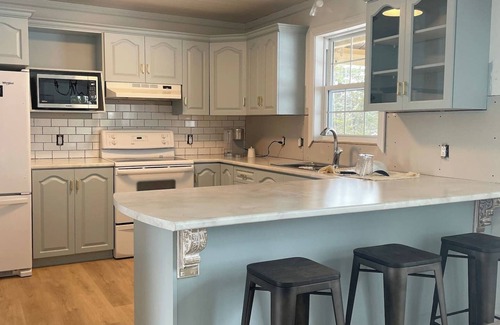 Brigus Junction Cottage | The Bluebird Cottage | Lake Front | 4Bdrms