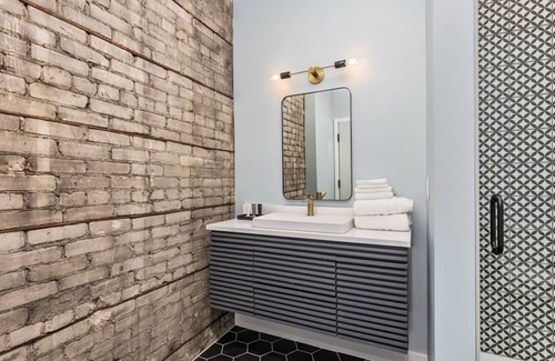 Grand Rapids Apartment | The BlueJay Vintage Suite - With Window