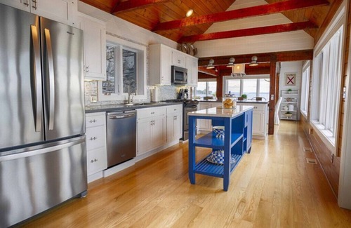 Poplar Ridge House | The Boat House - Cayuga Lake Oasis! Beautiful sunsets from the Hot Tub!
