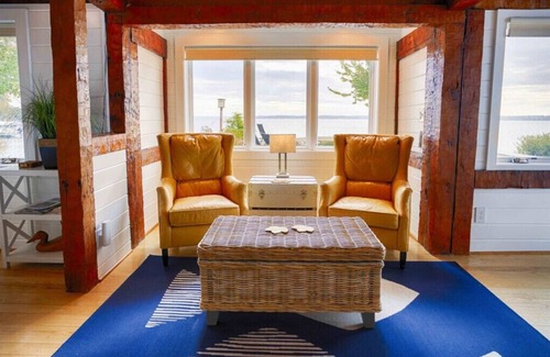 Poplar Ridge House | The Boat House - Cayuga Lake Oasis! Beautiful sunsets from the Hot Tub!