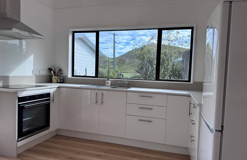 Tolaga Bay Apartment | The Boat Shed is a boutique, rustic style 2 bedroom studio close to the river.