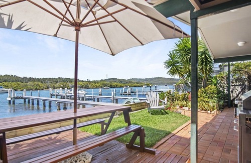 Empire Bay House | THE BOATHOUSE @ EMPIRE BAY | Private jetty, pool, waterfront | Accom Holidays