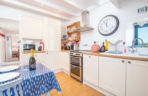 St Dogmaels Cottage | The Boathouse, Holiday Cottage St Dogmaels, Sleeps 2, 1 bedrooms, bathrooms