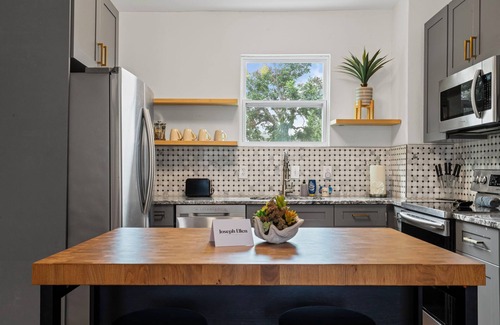 Urban Core Apartment | The Bold City Retreat