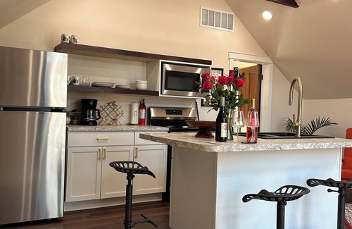 Nebraska City House | The Bootlegger’s Roost: Historic 1887 Carriage House Retreat