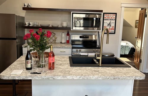 Nebraska City House | The Bootlegger’s Roost: Historic 1887 Carriage House Retreat