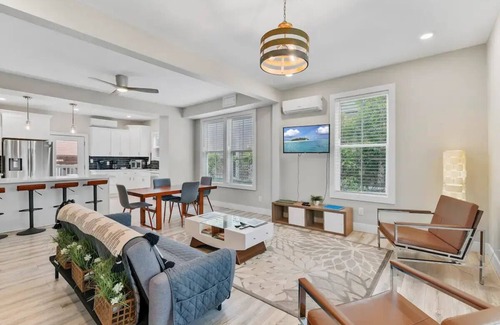 Galveston House | The Borden House-Close to Beach & Pleasure Pier!Pets/FirePit/BBQGrill/Foosball