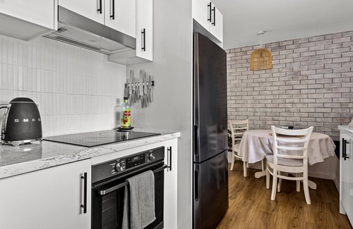 Wollongong CBD Apartment | The Botanica - Sun-Kissed & Serene