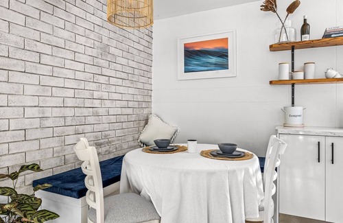 Wollongong CBD Apartment | The Botanica - Sun-Kissed & Serene