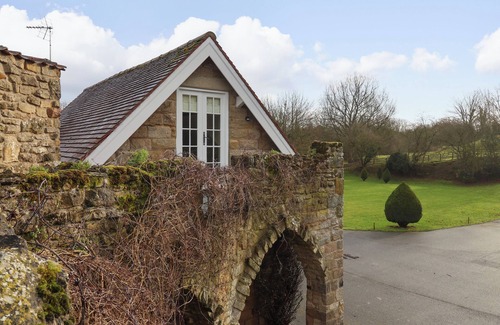Knaresborough Cottage | THE BOTHY, character holiday cottage, with open fire in Knaresborough