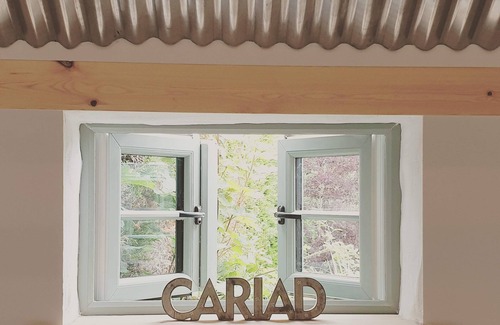 St. Florence Cottage | The Bothy nr Tenby: HotTub, 84"Projector, 4PosterBed