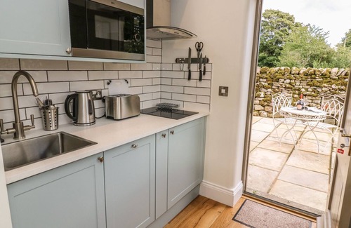 Arncliffe House | THE BOTHY, with a garden in Arncliffe