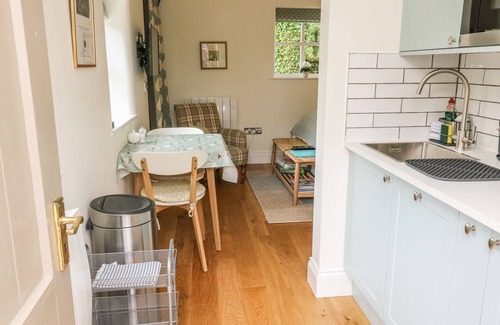 Arncliffe House | THE BOTHY, with a garden in Arncliffe
