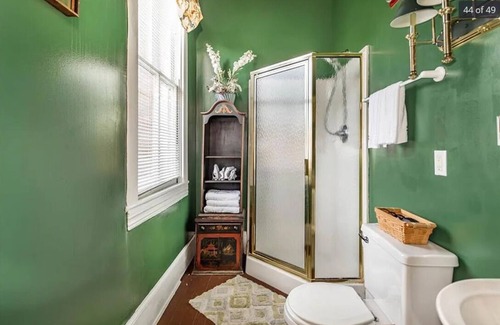 North Newport News Bed & Breakfast | The Boxwood Inn General Pershing Suite