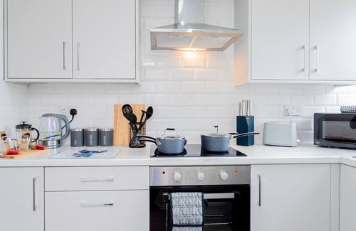 Bloxwich House | The Brays House for families, contractors and professionals, Birmingham