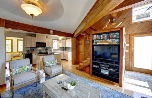Ocracoke House | The Breeze - Beautiful home tucked away on a quiet street in Wehab Village