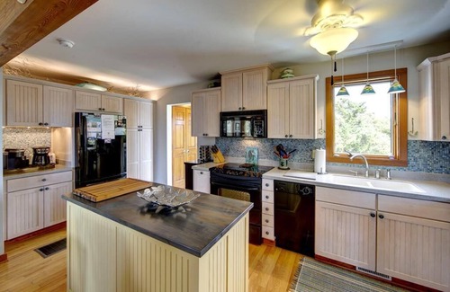 Ocracoke House | The Breeze - Beautiful home tucked away on a quiet street in Wehab Village