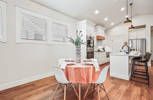 Meridian House | The Brick Bungalow | Private 4 Bedroom Home