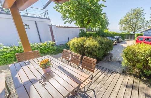 Immenstaad am Bodensee House | The bright, cozy vacation home with spacious garden and private natural beach