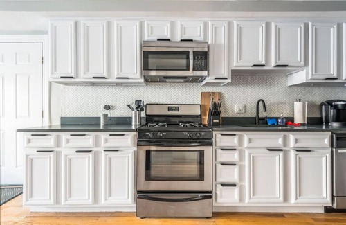 Uptown Condo | The Bright Retreat in Andersonville