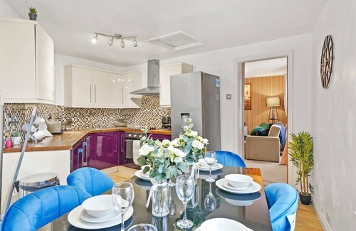 Bristol Floating Harbour Apartment | The Bristol Harbourside Apartments - Sleeps 16