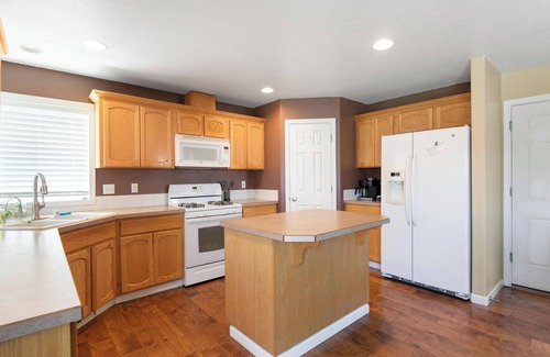 Tri-Cities House | The Broadmoor House