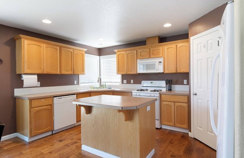 Tri-Cities House | The Broadmoor House