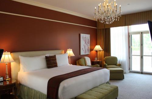 Stratford Hotel | The Bruce Hotel