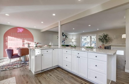 Allendale Area House | The Bubbly Bungalow | Photo Booth + Champagne Wall
