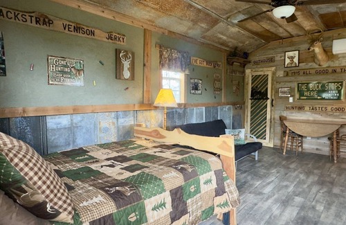 Voca Cabin | The Buck Stops Here | Fun & Unique Cabin Close to Castell