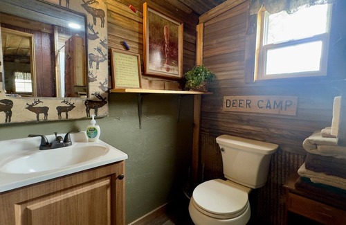 Voca Cabin | The Buck Stops Here | Fun & Unique Cabin Close to Castell