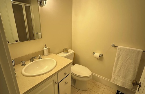 Hanover Apartment | The Bulldog House! Walking Distance to Hanover and Dartmouth! 2 bedroom, 4 beds!