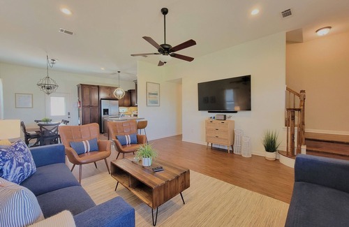Willis House | The Bunk Haus - Sleeps 8 Guests + Beautiful NEW POOL!