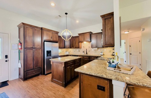 Willis House | The Bunk Haus - Sleeps 8 Guests + Beautiful NEW POOL!