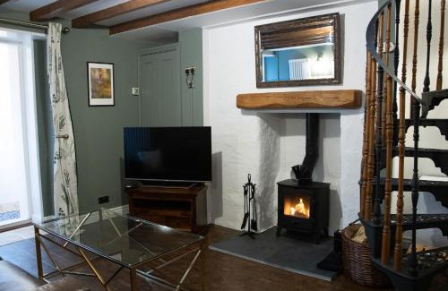 Morebattle House | The Burrow
