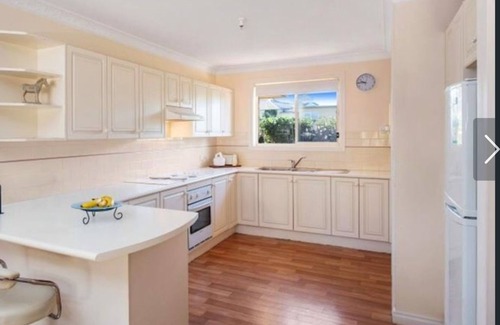 Milton Villa | "THE BUTLER"@Milton eats, theatre,2 Bdrm, 2WC,garage, wifi,Netflix,very quiet