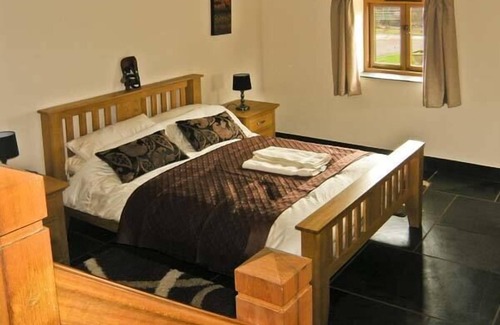 Abergavenny Cottage | THE BYRE, luxury holiday cottage in Llanddewi Skirrid