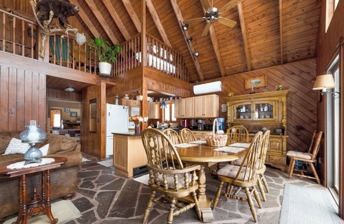 Rowland Cabin | The Cabin at Deep Hollow