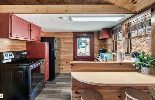 Dandridge Cabin | The Cabin @Smoky MTN Lakeside