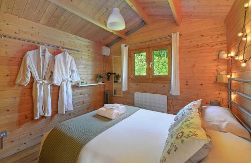 Maidstone House | The Cabin with Hot Tub